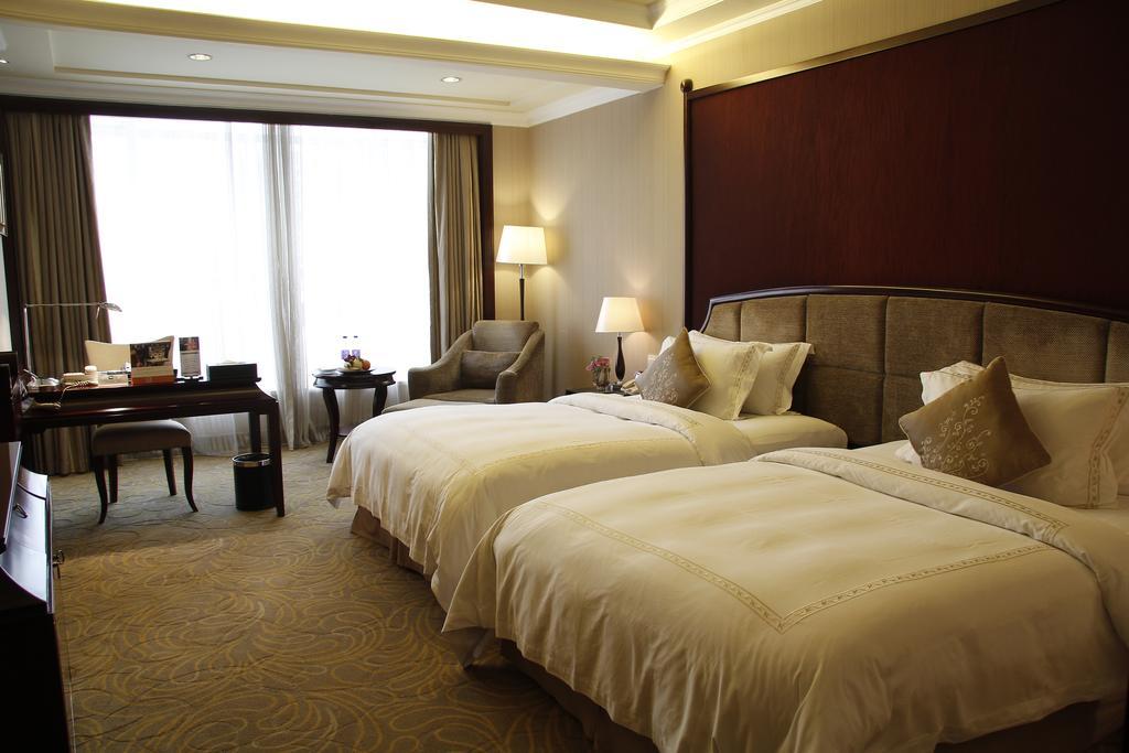 The Royal Marina Plaza Hotel Guangzhou Exterior photo
