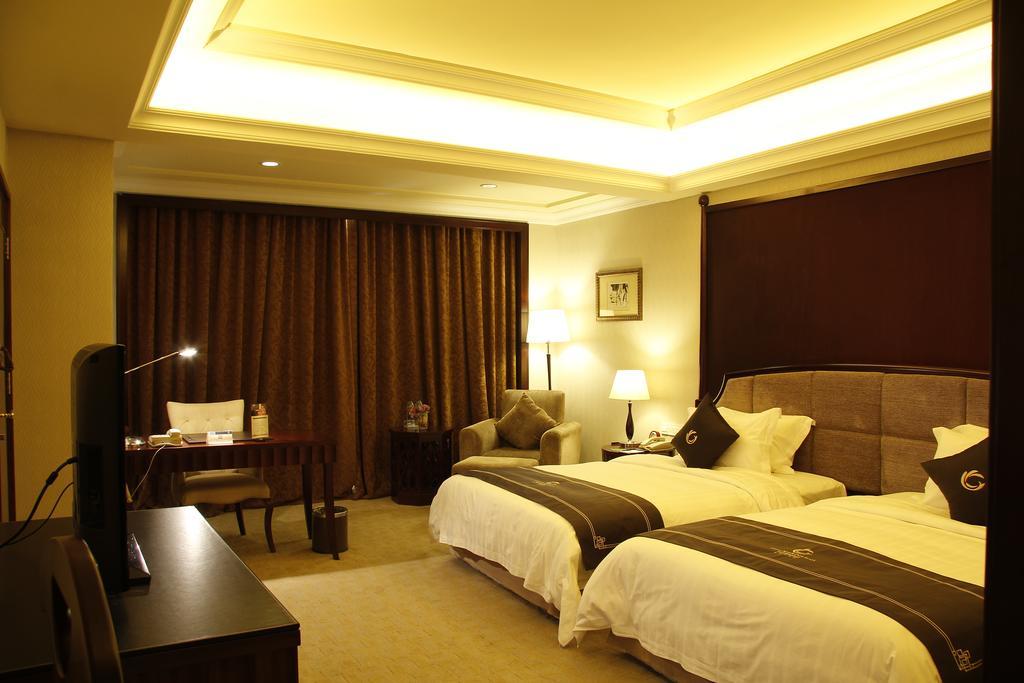 The Royal Marina Plaza Hotel Guangzhou Exterior photo